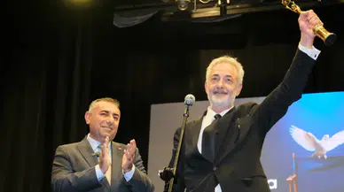 Adana Altın Koza Festivali'nde Mehmet Aslantuğ ve Meral Orhonsay'a Onur Ödülü verildi, Zeydan Karalar'a selam gönderildi