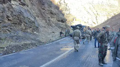 Kato'ya takviye polis taşıyan Kirpi devrildi: 4'ü ağır, 8 yaralı