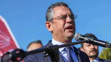 Özgür Özel, Menemen'de: "Atatürk’ün resmini yakasına asmayı reddeden sözde üç teğmene karşı; onlara müdahale eden dört tane teğmen, Kubilay’ın teğmenleridir"