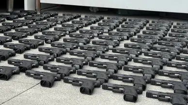 Antalya'da silah kaçakçılığı operasyonu: 393 tabanca ele geçirildi