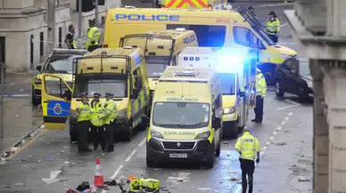 Manchester'da bir araç kalabalığa daldı: Yaralılar var