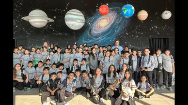 Çiğli’de "Karneni Getir, Kampüsü Ücretsiz Gez" etkinliği binlerce çocuğa uzayı tanıttı