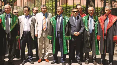 Yargıtay Üyeleri Cübbelerini Giyip Sokağa Çıktıi, O Yasayı Eleştirdi