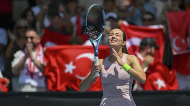 Zeynep Sönmez, Avustralya Açık'ta Yuliya Putintseva'ya mağlup olarak turnuvaya veda etti