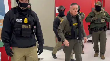 ABD'de 3 çocuk annesi bir sivili öldüren ICE Ajanlarına AVM'de Protesto!