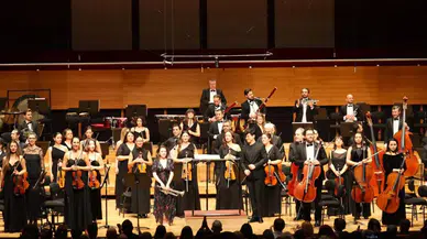 İzmir Oda Orkestrası, ünlü trompetçi ile muhteşem bir konser verdi