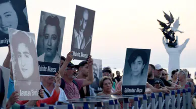 MADIMAK'TA YAŞAMINI YİTİRENLER KUŞADASI'NDA ANILDI