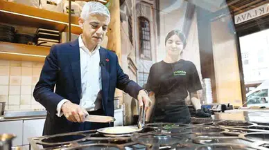 Londra Belediye Başkanı Sadiq Khan Türk Restoranında Künefe Yaptı!