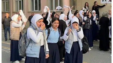 İran Bilim Bakanı'ndan Azerbaycan'daki Başörtülü Kız Öğrencilere Davet
