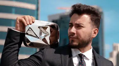 Enes Batur'un Kayıp Plaketini Bulana 1 Milyon TL Ödül İddiası! Yıllar Önce Gökyüzüne Bırakmıştı