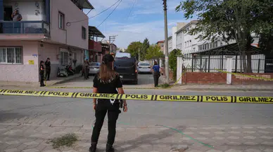 Avcılar'da Okul Önünde Silahlı Kavga! Çocuğunu Okula Getiren Veli Ayağından Vuruldu