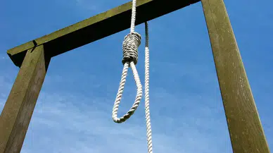 İran'da 23 Yaşındaki Genç Kadına Peygambere Hakaret Suçlamasıyla İdam Cezası!