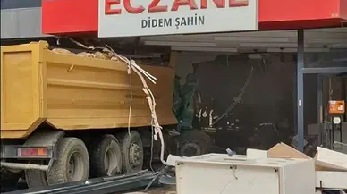 İstanbul Pendik'te Hafriyat Kamyonu Eczaneye Daldı! 7 Kişi Yaralandı