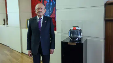 Kılıçdaroğlu, kazada hayatını kaybeden motokurye için emanet edilen kaskı makam odasına koydu