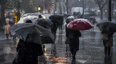 Meteoroloji'den Cuma Günü İçin Kuvvetli Sağanak Uyarısı! İstanbul Dahil Birçok İlde Yağış Bekleniyor