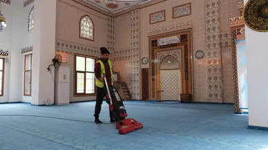 Dikili'de temizlik seferberliği tüm hızıyla sürüyor