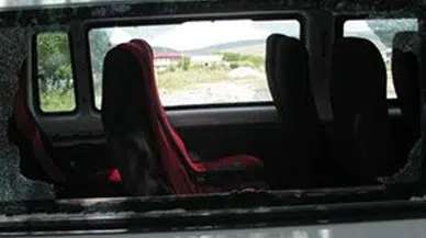 Teröristler minibüs taradı: 3 ölü, 2 yaralı