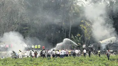 Küba'da uçak düştü