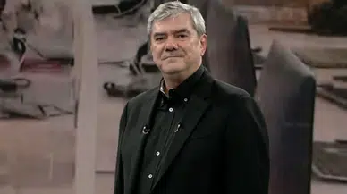 Sözcü yazarı Özdil:  Rusya'dan Fransa'ya, Ermenistan'dan Britanya'ya hiçbir bayrağı tanımıyorlar, sadece LGBTİ bayrağını karıştırmıyorlar iyi mi