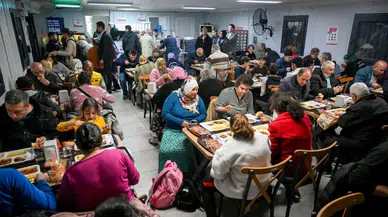 Bornova Belediyesi, Ramazan'da günde 2 bin kişiye iftar yemeği dağıtıyor