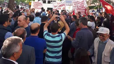 Vatandaş AKP'li ilçe başkanını, başkan ise 'marjinalleri' suçladı