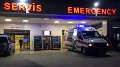 Sırtına saplanan demirle hastaneye götürüldü