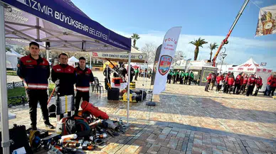 İzmir’de 6 Şubat anması: Enkazdan hayat kurtaran ekipmanlar sergilendi
