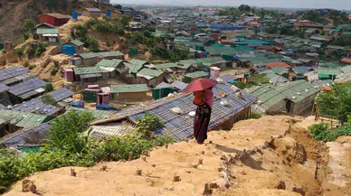 Öldürülen Müslümanların cesetlerini ateşe veriyorlar