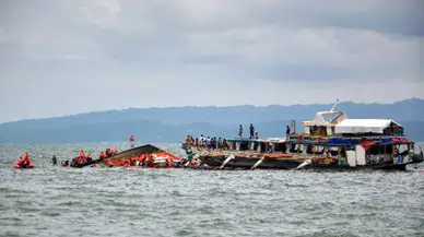 Facia! Filipinler'de 251 kişiyi taşıyan feribot alabora oldu