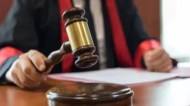 Hakim, darbe sanığı askeri duruşmadan attı