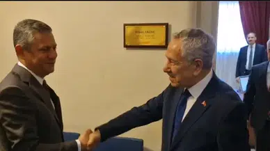 Özgür Özel, Bülent Arınç’ı Meclis’te Ziyaret Ederek Baş Başa Görüştü