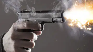 Küçükçekmece'de silahlı çatışma! Çatışmanın ortasında kalan 16 yaşındaki genç hayatını kaybetti