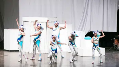 İzmir'de Don Kişot Çocuklara Renkli Bir Tiyatro Deneyimi Sunuyor