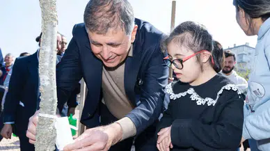 İzmir'de itfaiyecilere ithaf edilen mikro orman dikimi başladı, 10 bin ağaçla şehir yeşilleniyor