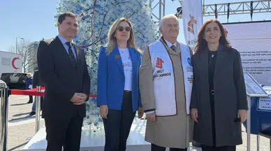 Dünya Böbrek Günü'nde Kadıköy'de dev böbrek maketiyle su tasarrufuna dikkat çekildi