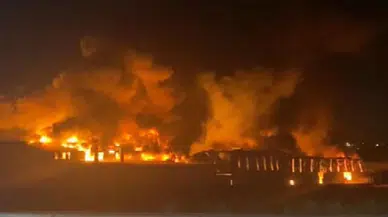 Arnavutköy'de fabrika yangını