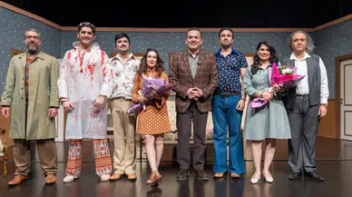 Mersin'de Kadınlar Günü, komediyle kutlandı: 'Haydi Karına Koş' tiyatro sahnesinde!