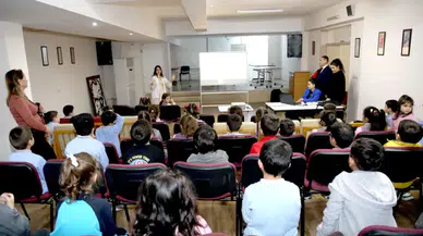 Bayraklı'da 2 bin 200 çocuğa el hijyeni eğitimleriyle sağlık bilinci aşılanıyor