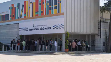 İzmir’in kütüphaneleri gençlerin yeni adresi oldu: Hem ders hem sosyalleşme alanı