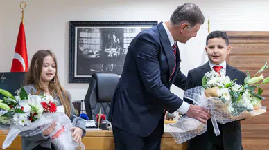 Cemil Tugay koltuğunu çocuklara devretti: İzmir’de 23 Nisan’a umut, barış ve güvenlik mesajı