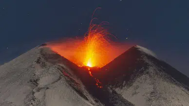 Etna Yanardağı denize doğru kayıyor