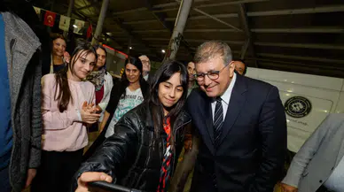 İzmir Büyükşehir Belediyesi’nden gençlere büyük destek: Ulaşımdan eğitime yeni dönem