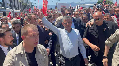 Özgür Özel İzmir’de konuştu: “CHP’yi de halkı da durduramazlar”
