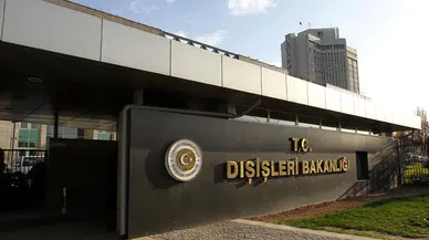 Atina'da bayrağımızı yaktılar!