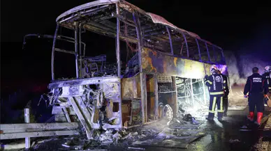 Denizli’de yolcu otobüsü bariyerlere çarpıp alev aldı: 1’i bebek 8 kişi hayatını kaybetti