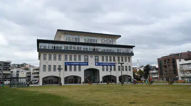 KUŞADASI BELEDİYESİ GÜZELÇAMLI'DA 'NUTUK' DAĞITTI