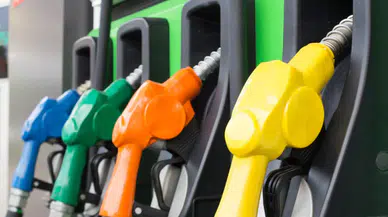 Motorinde Çifte İndirim Dalgası! Akaryakıt Fiyatlarında Yeni Düşüş Sinyali