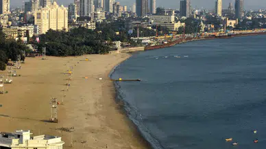Hindistan'ın Mumbai kentinde bina çöktü