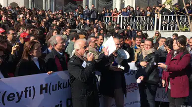 Akademisyenlerden protesto