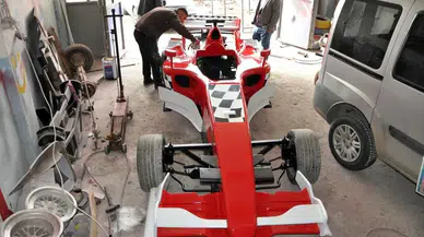 Kaporta ustası, hurda otomobil ve traktör parçalarından 'Formula 66'yı yaptı